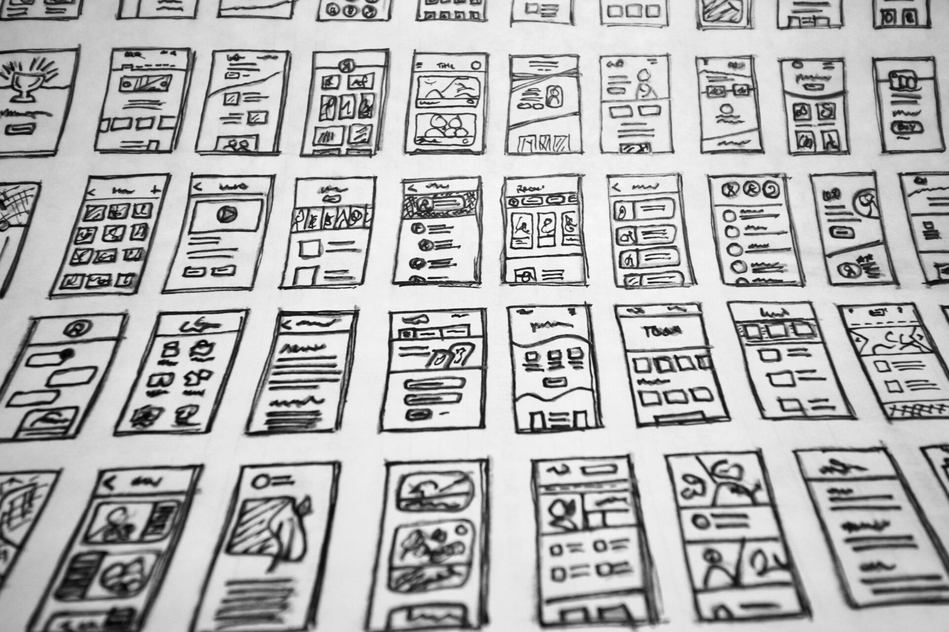 Création de site web : DIY ou pro ? Le guide pour faire le bon choix stratégique